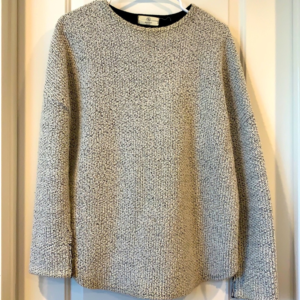 Two color tone sweater size M